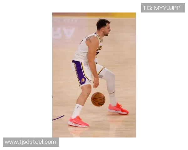 湖人新闻：卢卡·东契奇在奥斯丁·里夫斯小腿受伤后表达支持