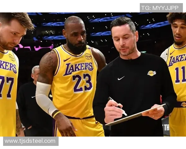 四换二，美媒提议湖人打造三状元阵容，可助老詹卢卡夺冠。